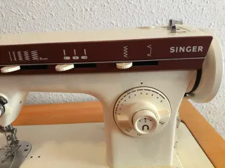 Máquina de coser Singer 968  en funcionamiento