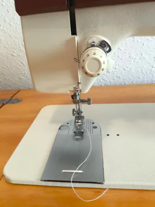 Máquina de coser Singer 968  en funcionamiento