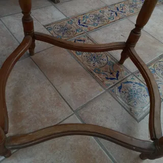 Mesa redonda de madera