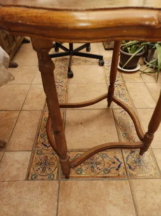 Mesa redonda de madera