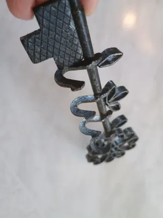 Colgador de llaves decorativo de metal