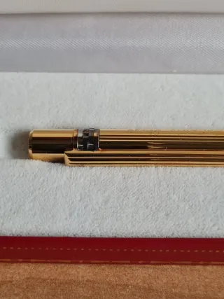 Bolígrafo Must de Cartier Bille Godron Oro
