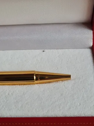 Bolígrafo Must de Cartier Bille Godron Oro