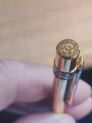 Bolígrafo Must de Cartier Bille Godron Oro