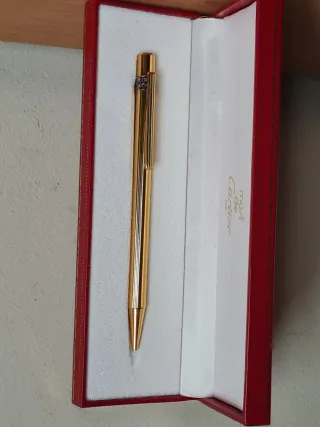Bolígrafo Must de Cartier Bille Godron Oro