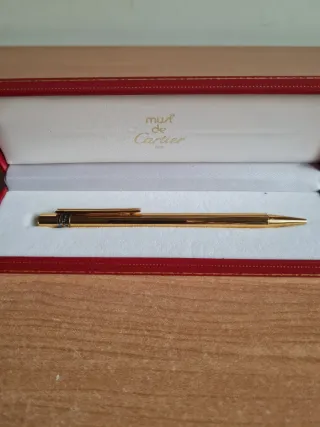 Bolígrafo Must de Cartier Bille Godron Oro