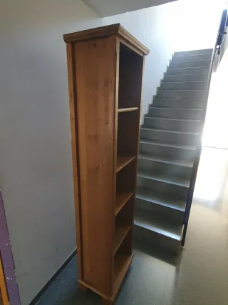Estantería de madera