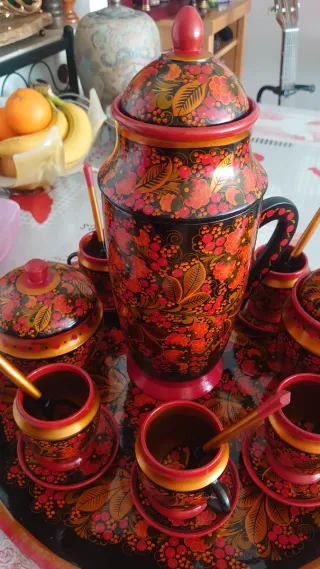 Set da tè in legno russo dipinto a mano