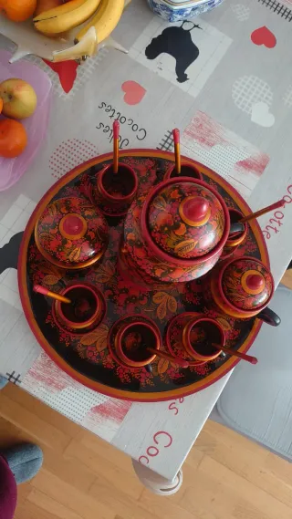 Set da tè in legno russo dipinto a mano