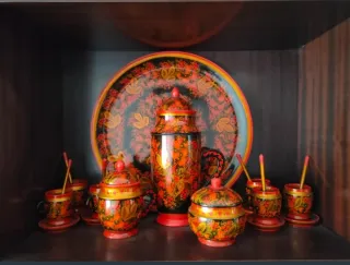 Set da tè in legno russo dipinto a mano