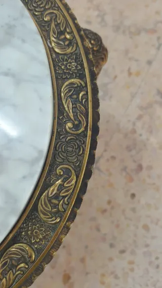 Mesa auxiliar bronce y mármol