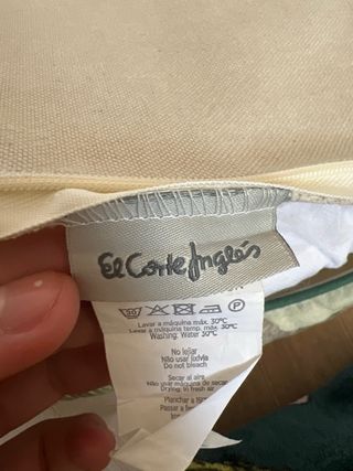 Cojín Conejo y Piñas