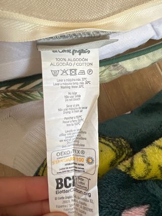 Cojín Conejo y Piñas