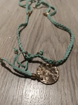 Collar con colgante redondo