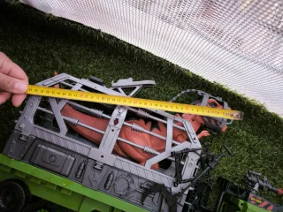 Juguetes dinosaurios y vehículos