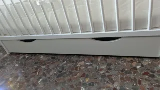 Cuna blanca regulable con colchón y chichonera
