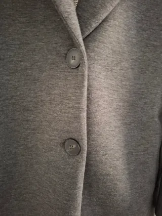 Abrigo gris Zara con capucha