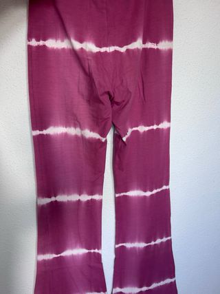 Pantalón hippie tie-dye rosa y blanco