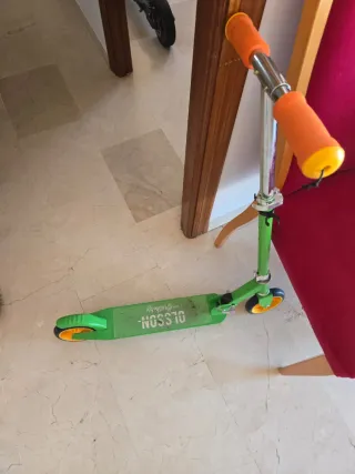 Patinete verde para niño