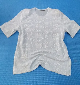 Top Vintage Estampado Floral Relieve Blanco Roto