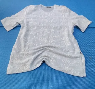 Top Vintage Estampado Floral Relieve Blanco Roto