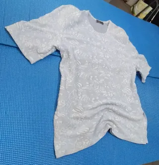 Top Vintage Estampado Floral Relieve Blanco Roto