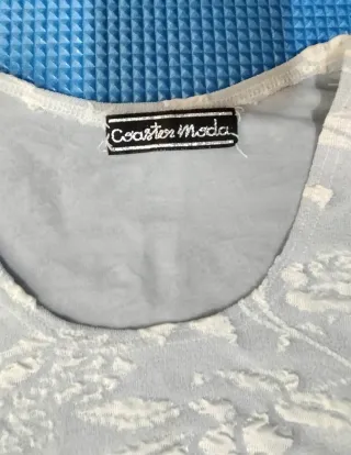 Top Vintage Estampado Floral Relieve Blanco Roto