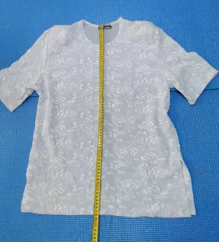 Top Vintage Estampado Floral Relieve Blanco Roto