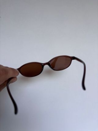 Occhiali da sole ovali vintage marroni Y2K