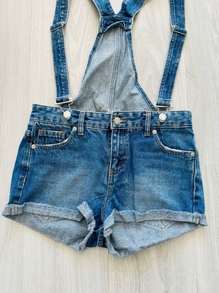 Mono corto vaquero para chica de Pull&Bear