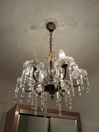 Lámpara de araña antigua de cristal