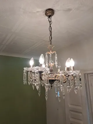 Lámpara de araña antigua de cristal