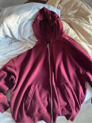 Sudadera granate con capucha