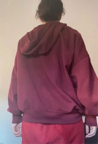 Sudadera granate con capucha