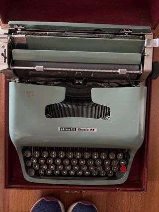 Máquina de escribir Olivetti Studio 44 Vintage