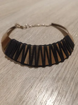 Collar estilo étnico dorado y negro