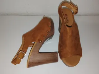 Zuecos marrón talla 36