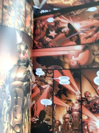 VENGADORES DESUNIDOS (MARVEL MUST HACE)