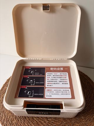 Cassaforte portatile con combinazione