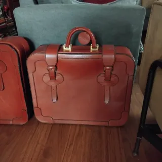 Maletas vintage de cuero marrón