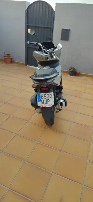 Honda PCX Gris Scooter Automática