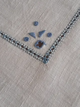 Tovaglia ricamata blu e bianca