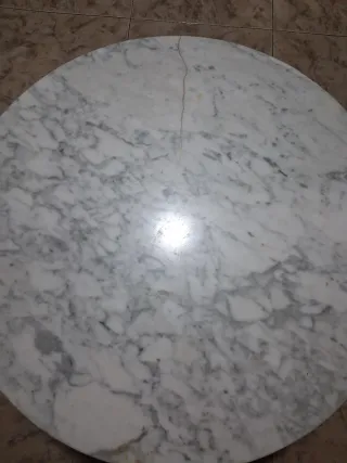 Mesa redonda mármol y metal dorado