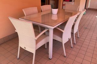 Set Tavolo Bizzotto con 6 Sedie in Wicker.