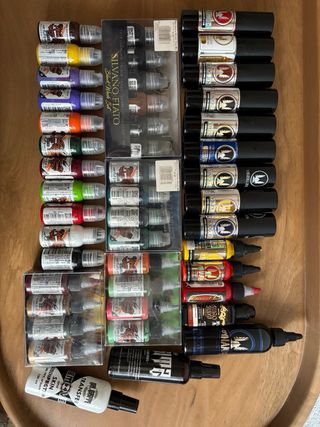 Materiales para tatuar: tintas, agujas y más