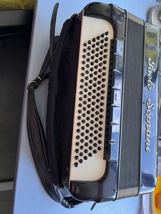 Acordeón Paolo Soprani 120 Bajos