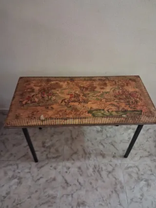 Mesa de centro con diseño de caza