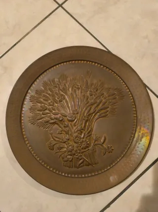 Piatto decorativo vintage in metallo