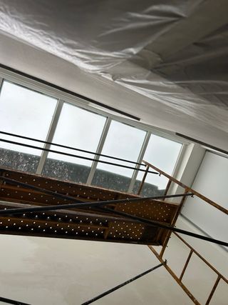 Andamios metálicos amarillos