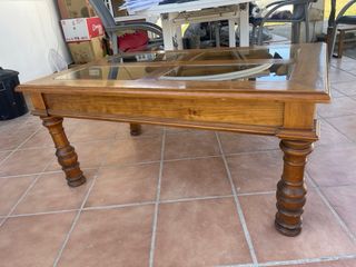 Mesa de centro rústica con tapa de cristal